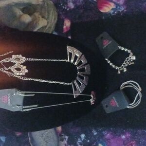 2 Paparazzi Jewelry Sets